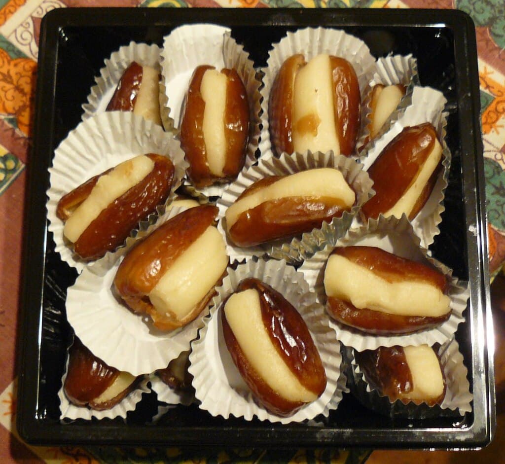 Stuffed Dates (100g)